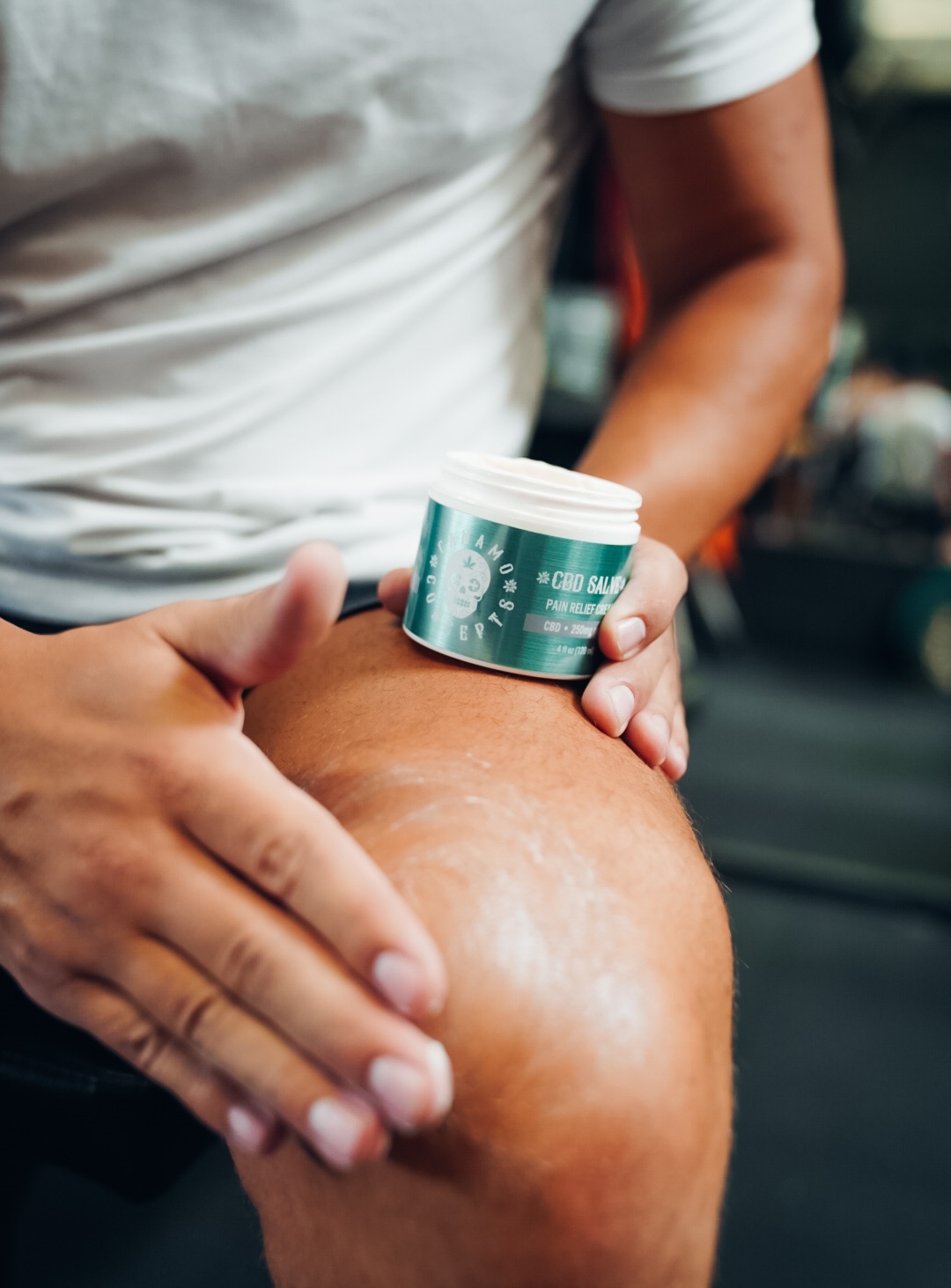 Applying Salve product to knee